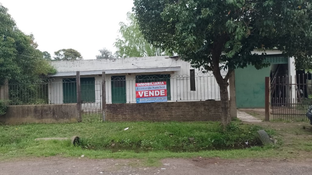 CASA Y LOCALES EN VENTA
